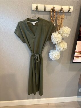 Tommy Bahama Olive Green V-Neck Midi Dress with Tie Waist